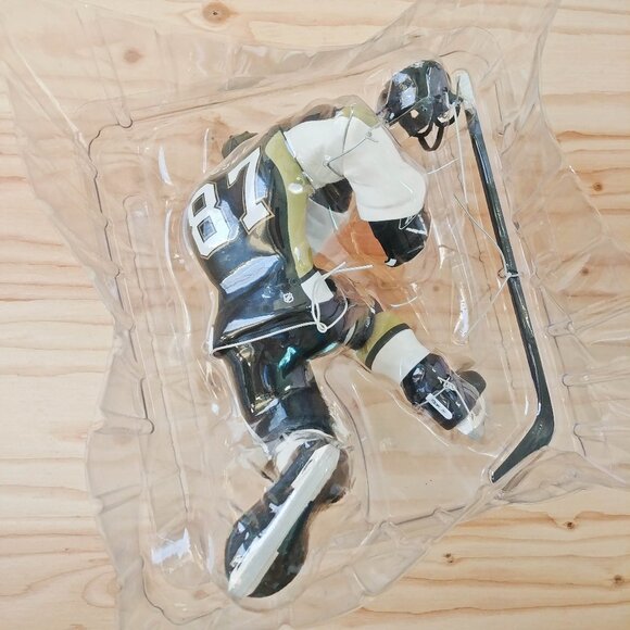 Upper Deck Sidney Crosby All Star Vinyl Figure - Picture 9 of 14